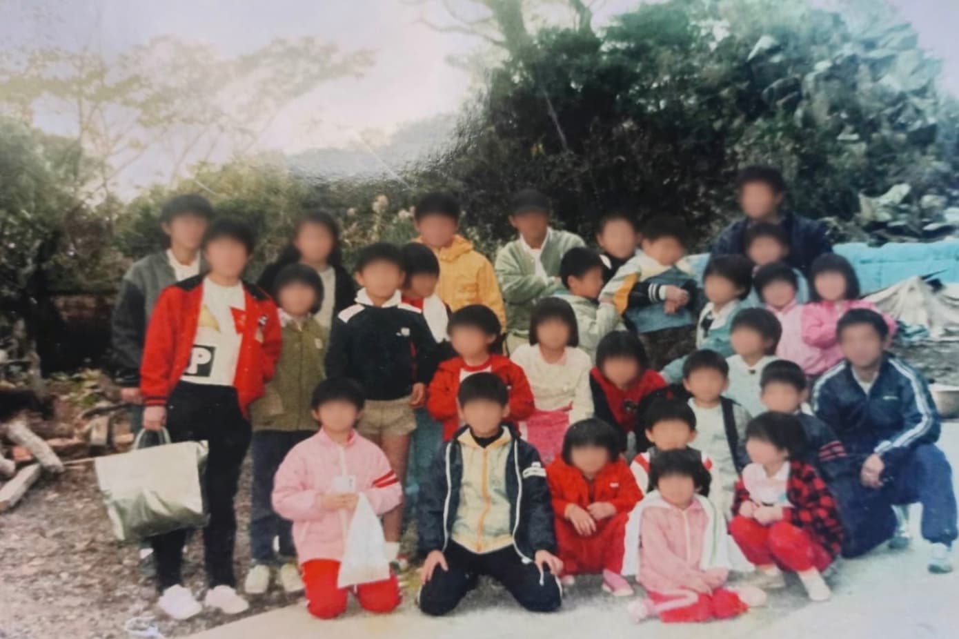 約40年前の第二回日の出マラソンのときの写真(T.K.さん提供)。この写真に写っている子どもたちが今は親となり、自分の子どもたちと参加している。